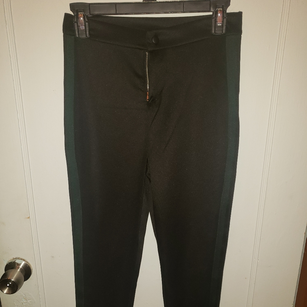 Black green stripe stirrup leggings NWOT
